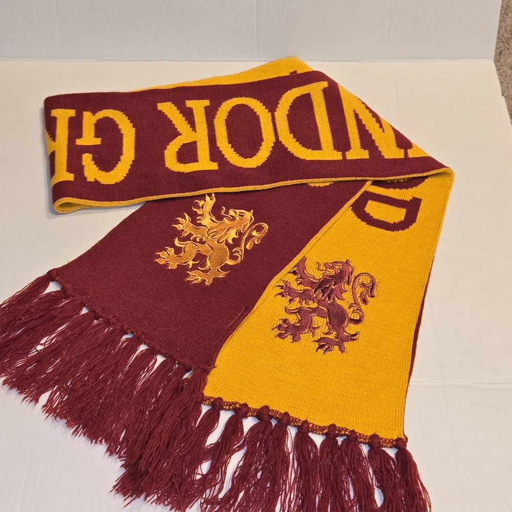 Warner Bros Harry Potter Gryffindor Yellow and Red Scarf Wizarding World
